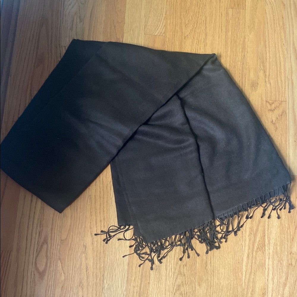 Henri Bendel Black Resort Scarf